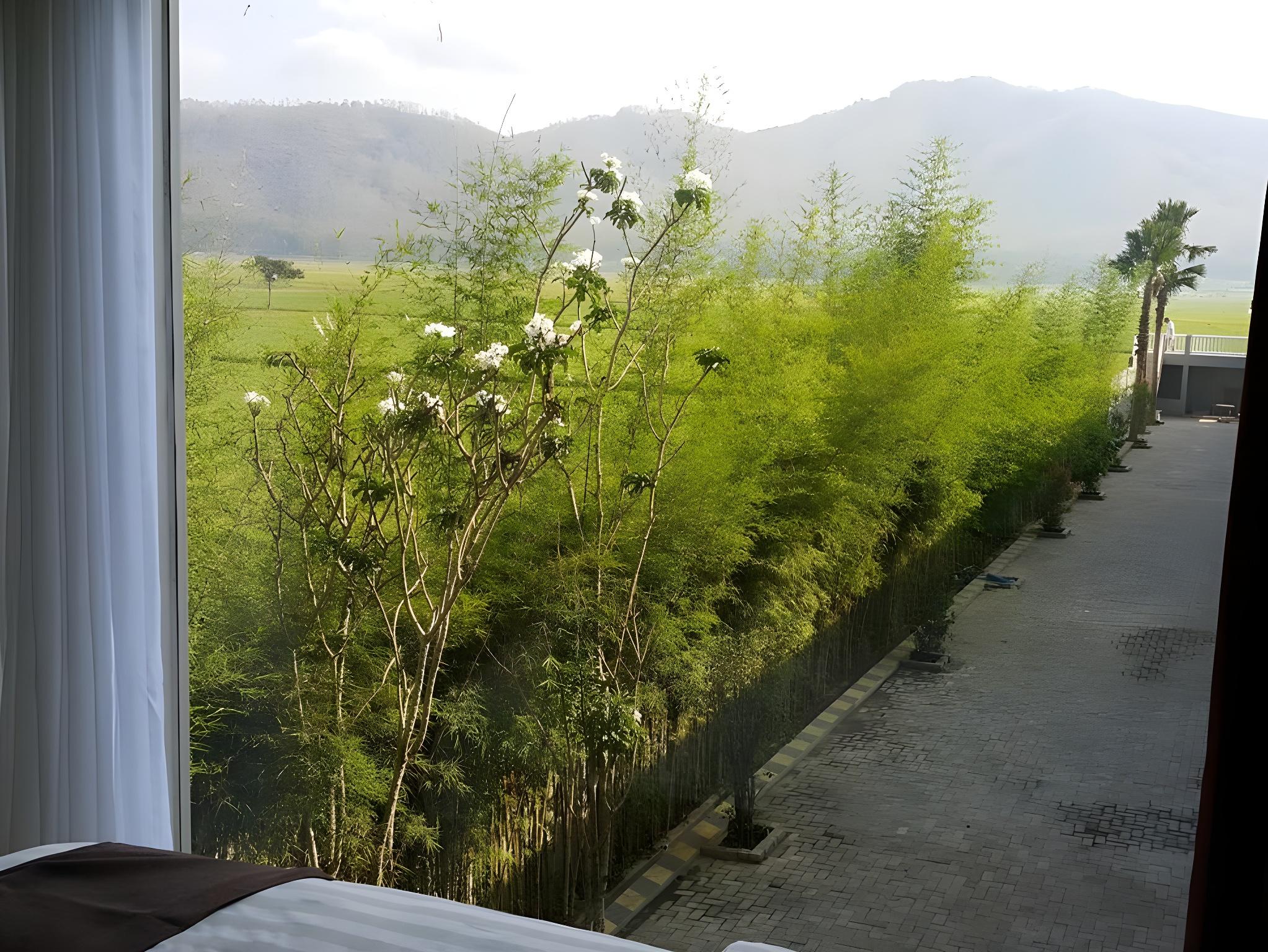 Ambulu Hotel 18/19