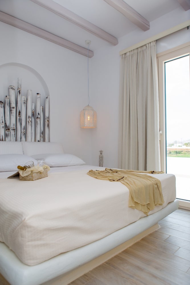 Naxian Lounge Villas 7/50