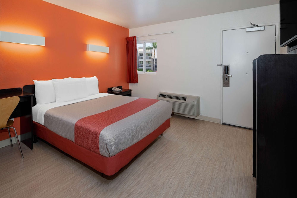 Motel6 Anaheim, CA - Maingate 29/58