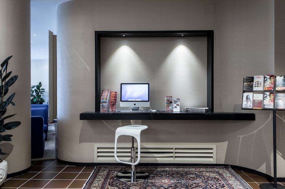 Lobby at Hotel Mirage, FLORENCE
