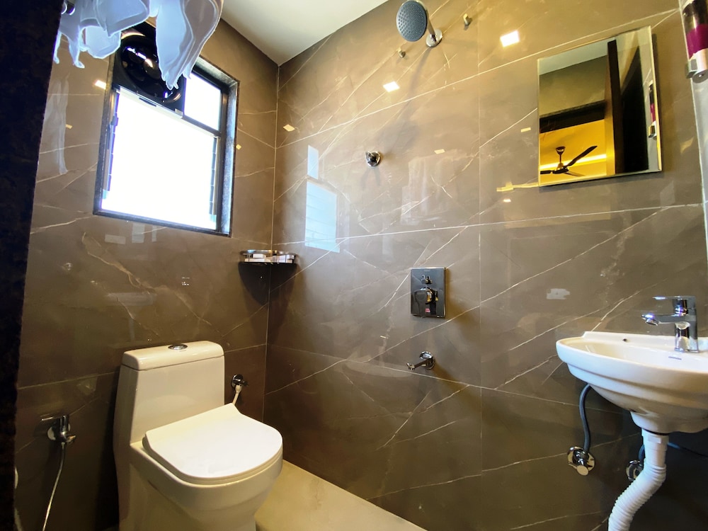 The Grand Sarovar Inn and Suites 15/19