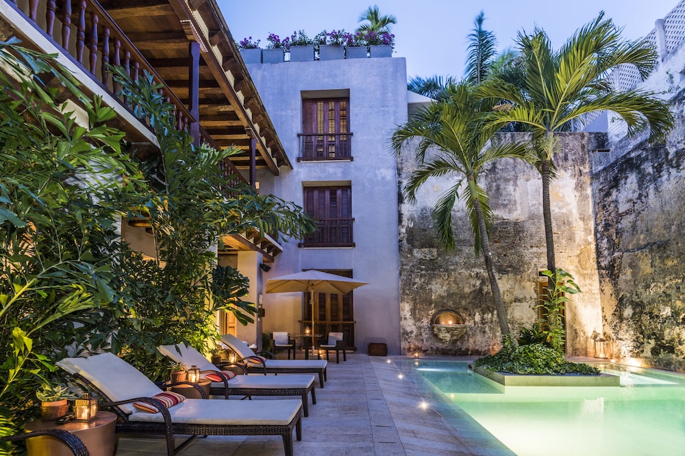 Ananda Hotel Boutique 6/70