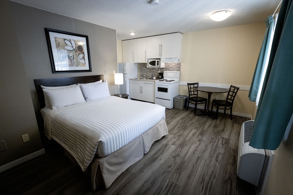 DELUXE, SUITE, 2 QUEEN BEDS, KITCHEN