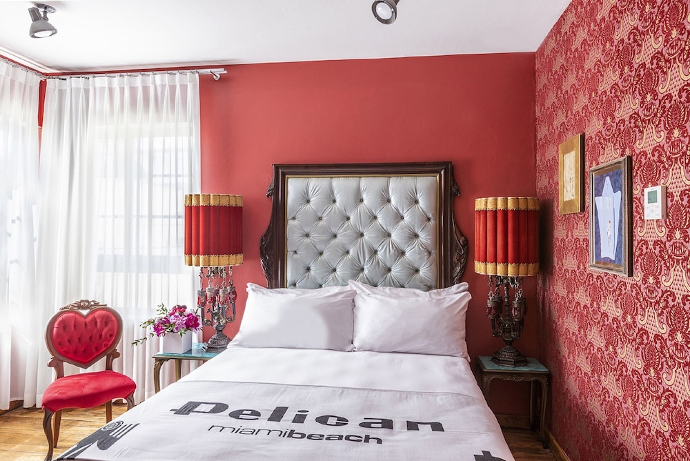 DELUXE, QUEEN BED
