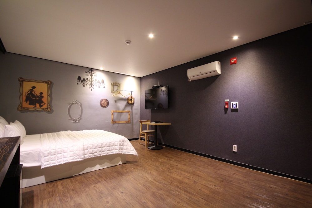 G7 Hotel 10/42