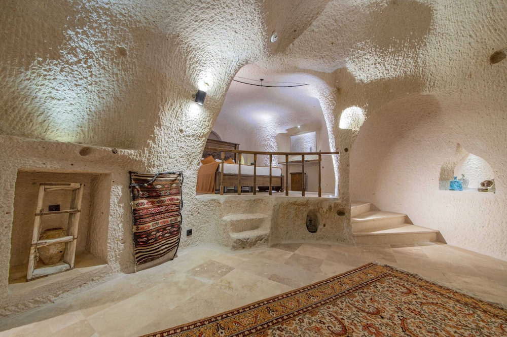 Ages In Cappadocia 27/50