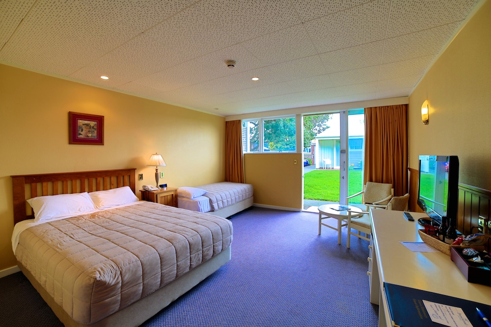Brentwood Hotel 13/54