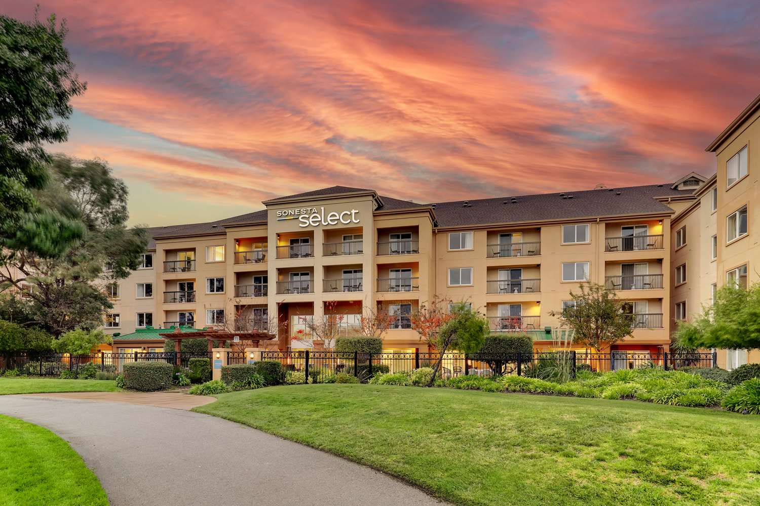 Sonesta Select San Francisco Airport Oyster Point Waterfront 66/67