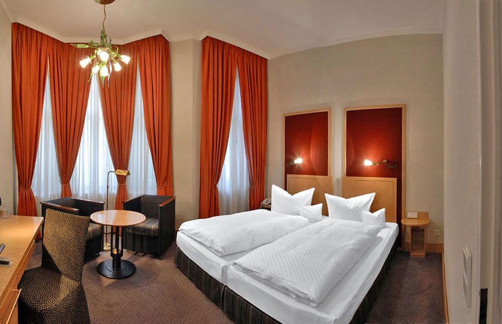 DOM HOTEL LIMBURG 30/76