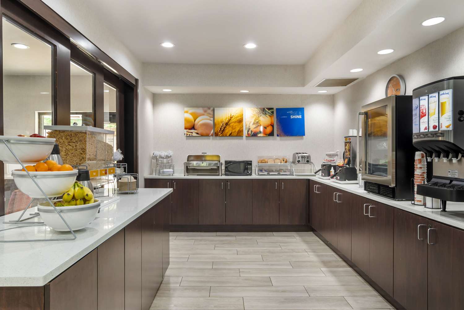 Comfort Suites At WestGate Mall 31/42