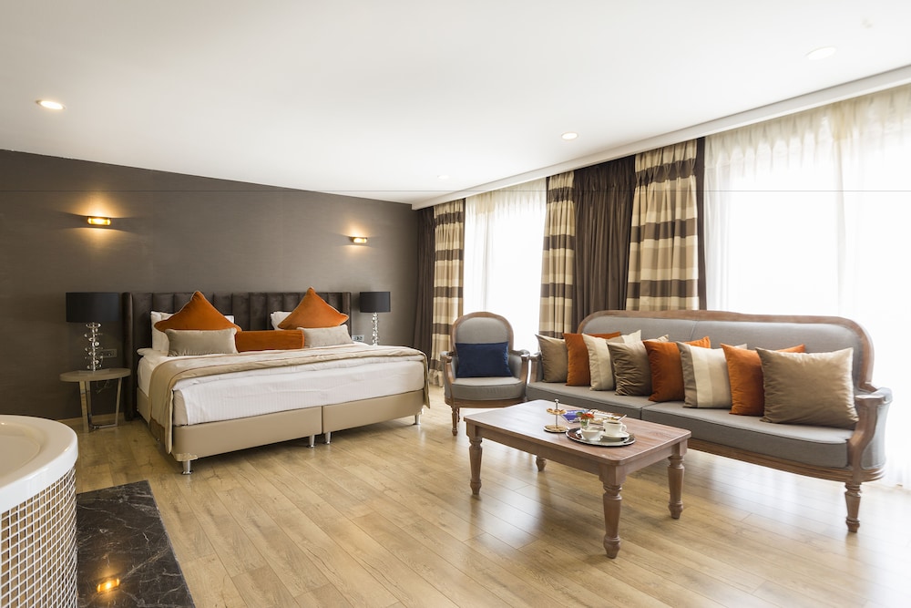 Nobel Hotel 53/69