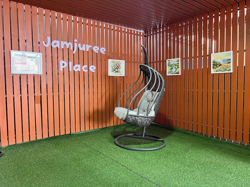 Jamjuree Place 65/68