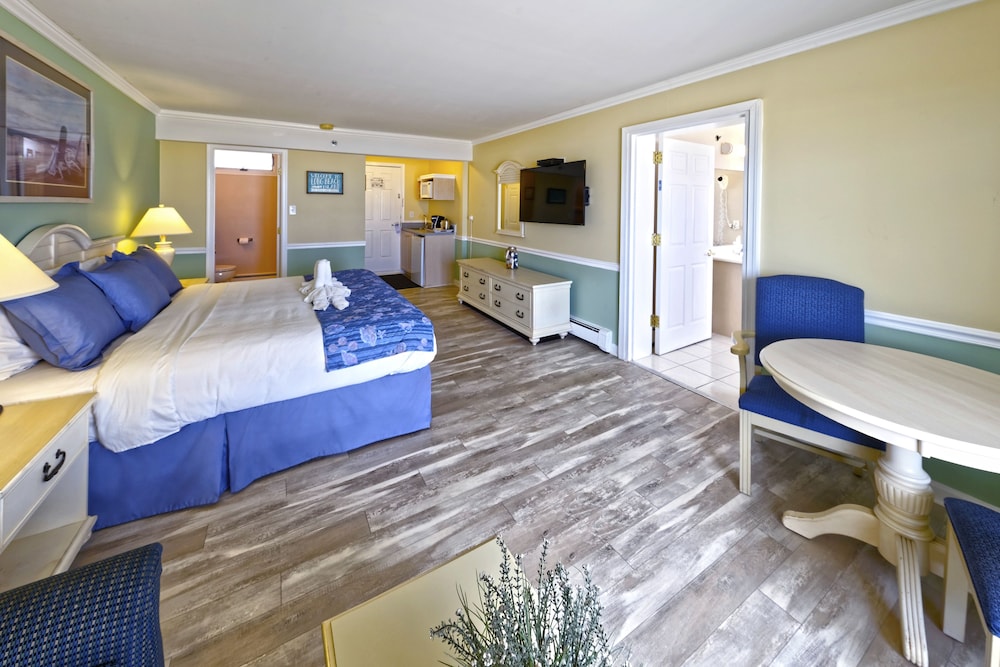 Drifting Sands Oceanfront Hotel 22/70