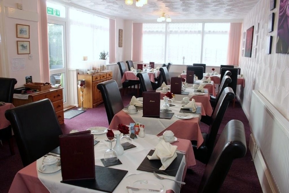 The Swiss Cottage Shanklin 24/31