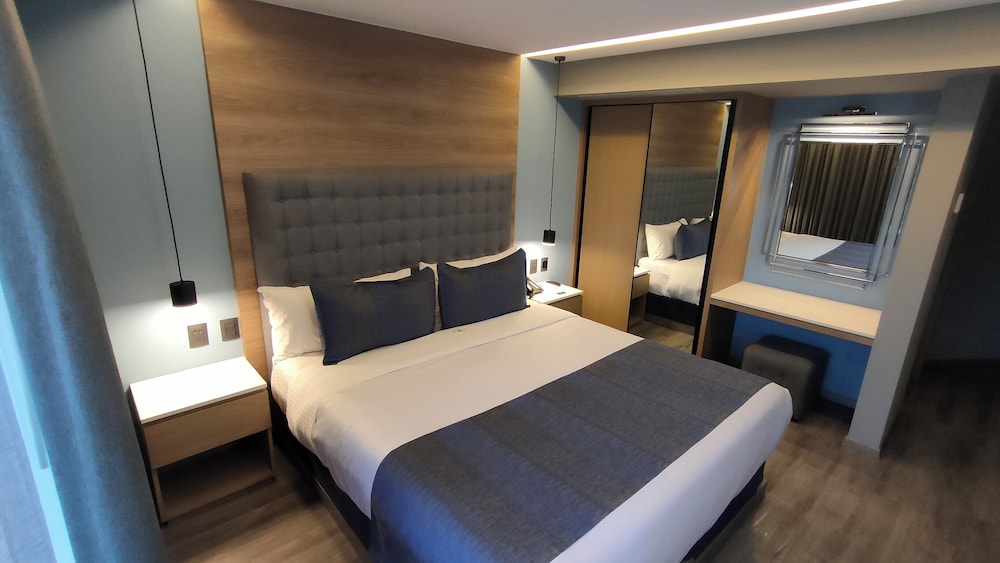 SUITE, KING BED, BALCONY