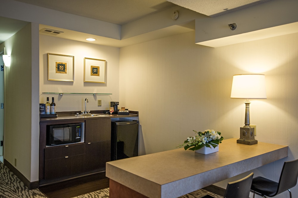 CAMBRIDGE SUITES HALIFAX HOTEL 55/64
