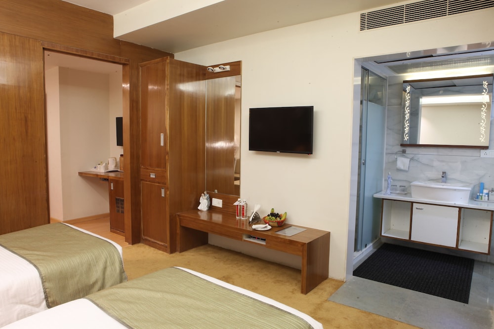 SILVER CLOUD HOTEL 52/71