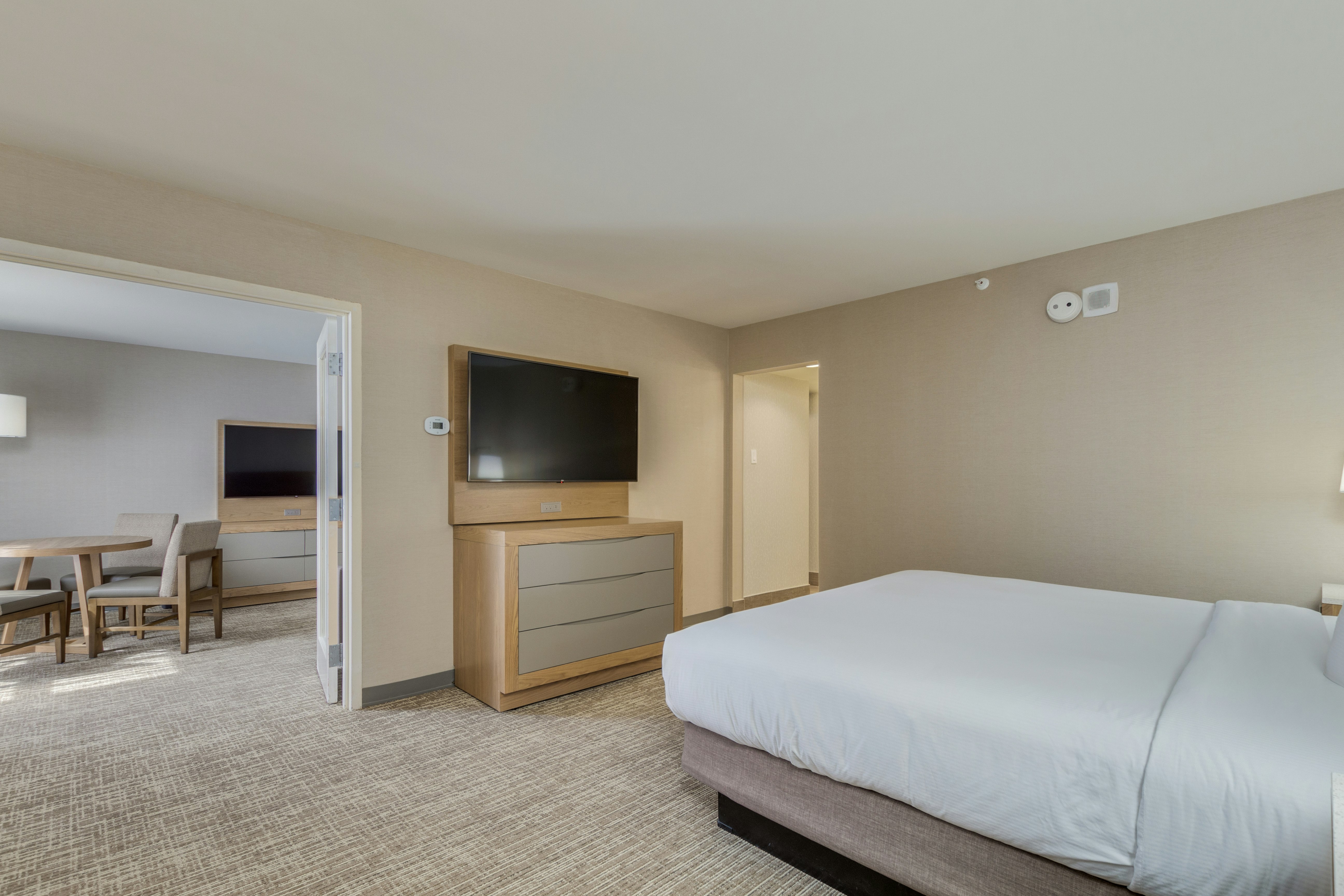 2 ROOMS, DELUXE, SUITE, KING BED, SOFA
