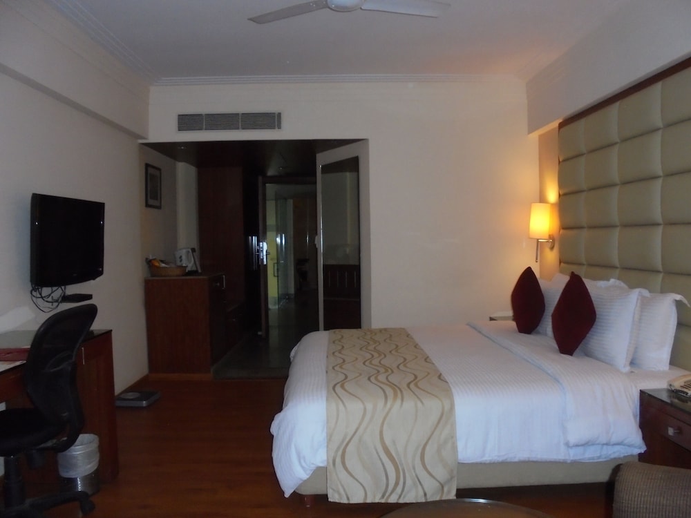 Lords Plaza Ankaleshwar 16/36