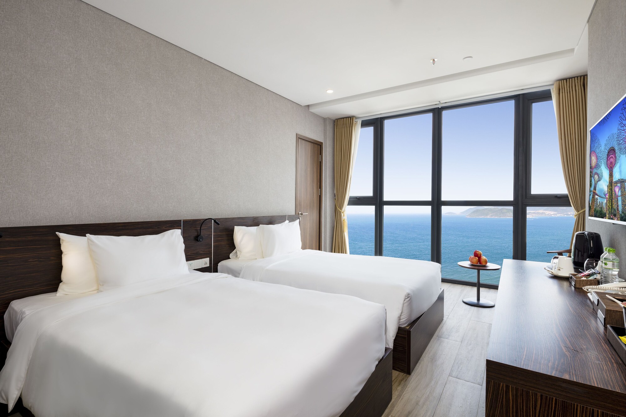 EXECUTIVE, TWIN BEDS, SEA VIEW, BALCONY