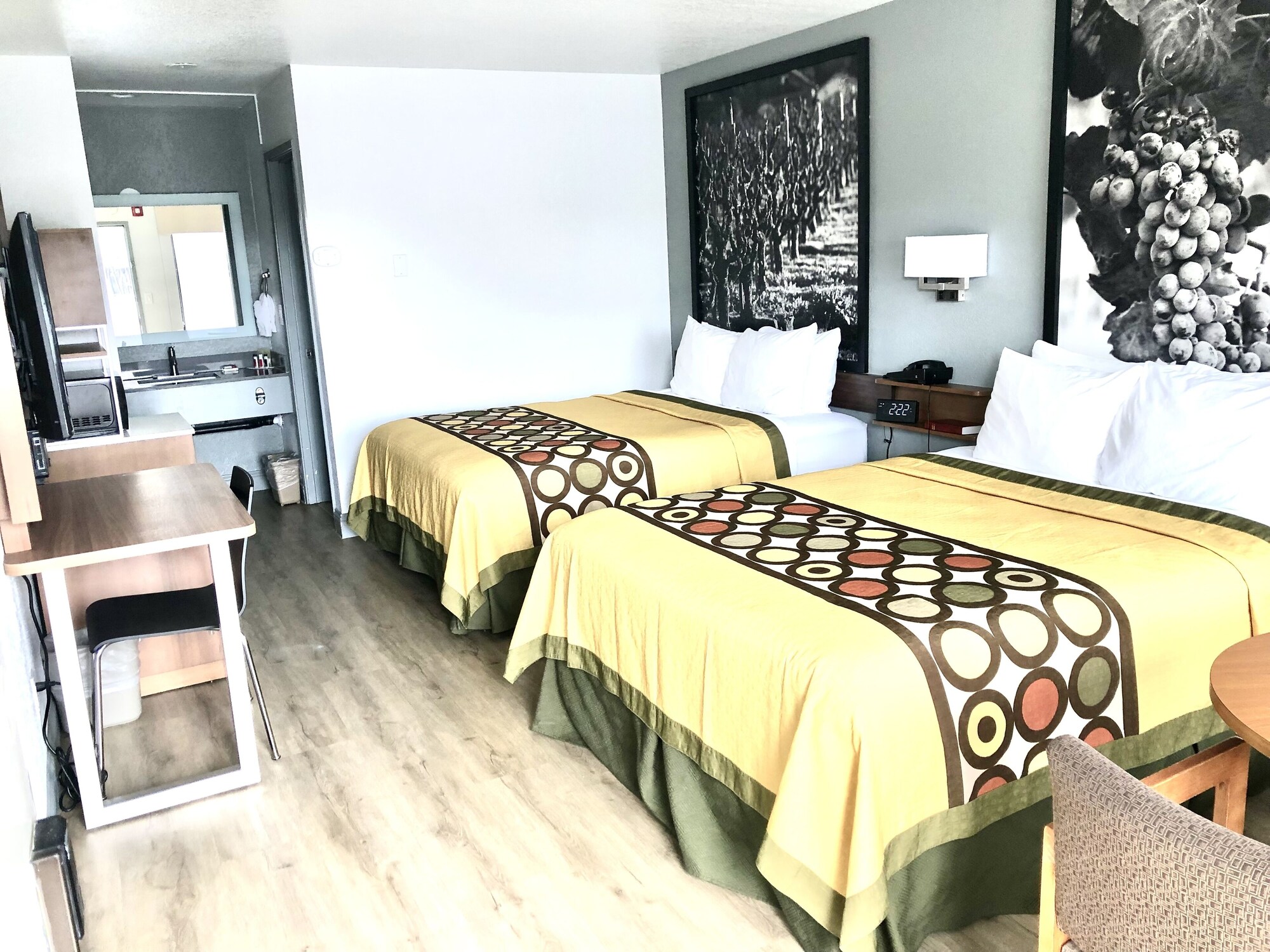غرفة قياسية بسريرين كوين، Super 8 by Wyndham Fort Bragg 10/10