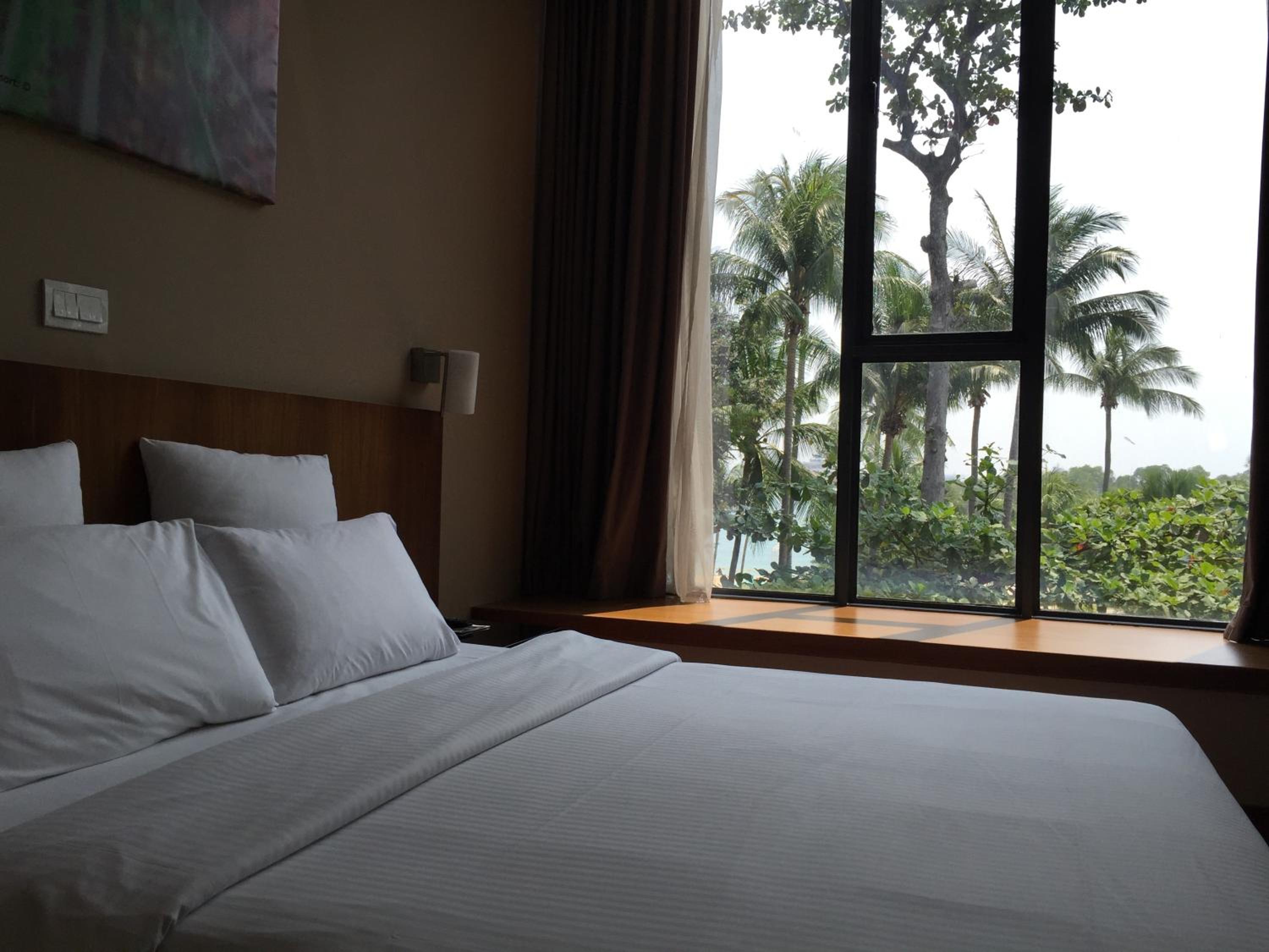 Adjoining, Deluxe, Queen and Twin Beds