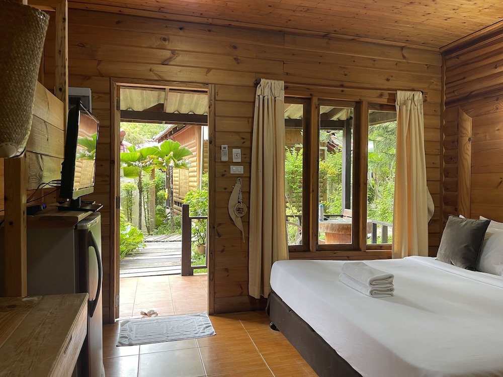 Tonsak Resort 32/57