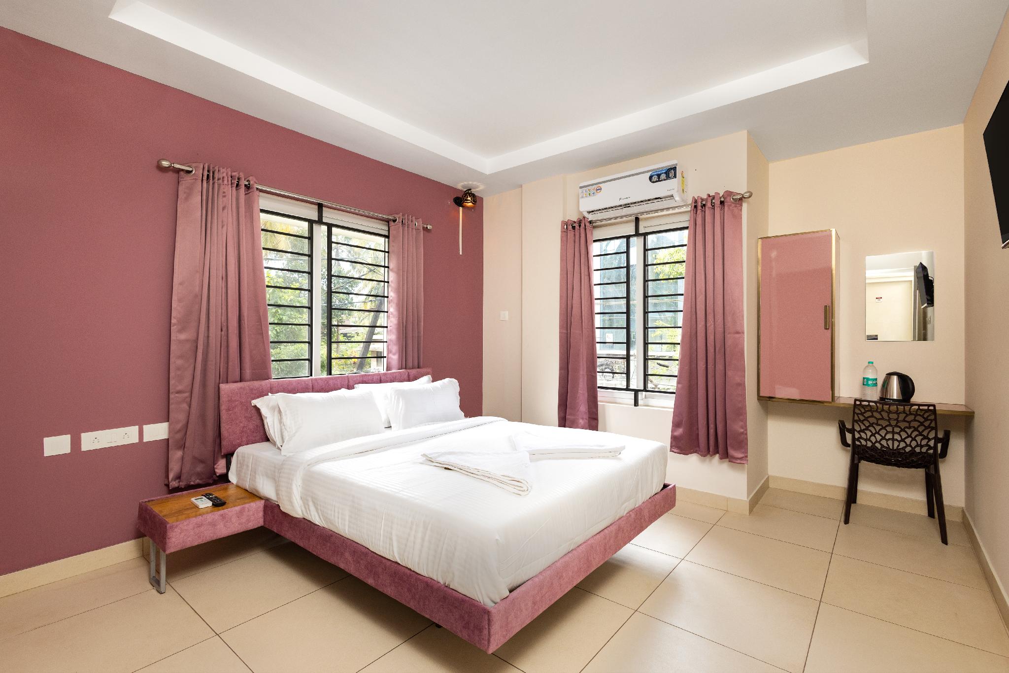 Deluxe, Queen Bed