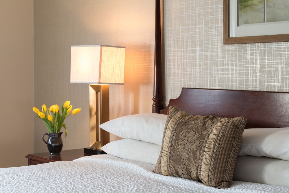 Meadowbrook Inn And Suites 7/45