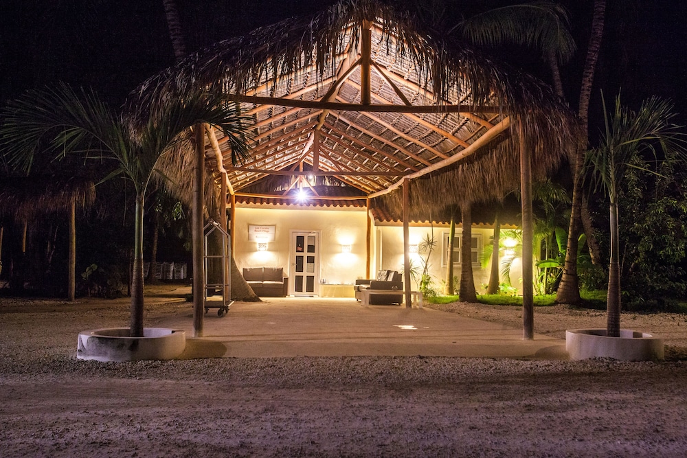 Los Corales Beach Village 9/73
