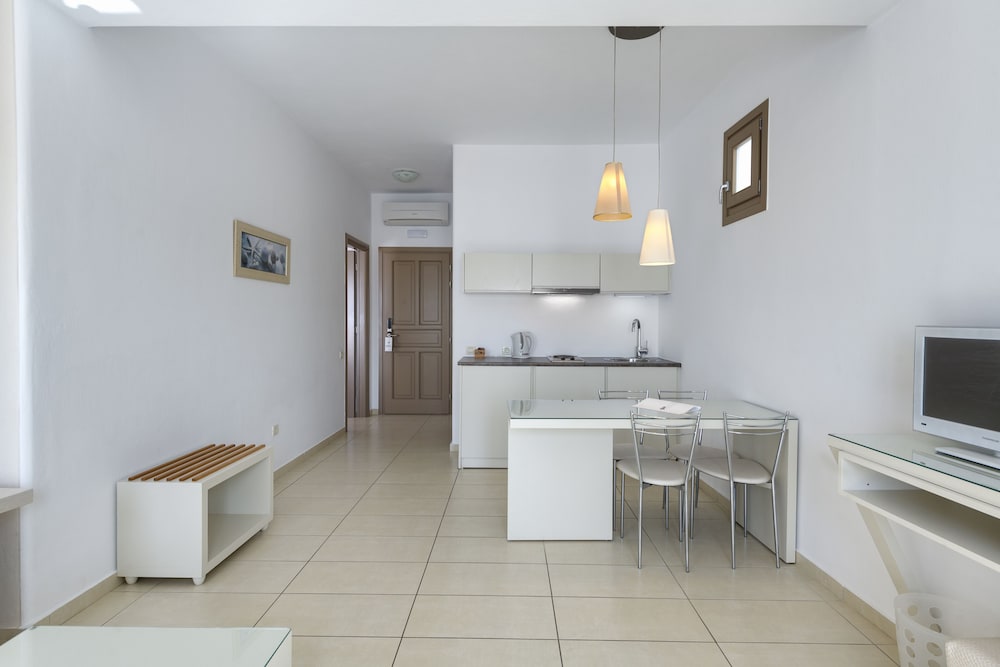 Lithos By Spyros Flora 43/66