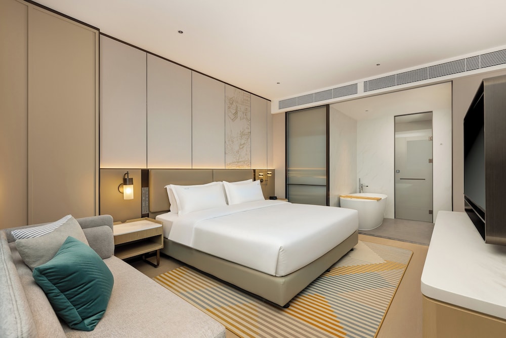 Super, Suite, King Bed