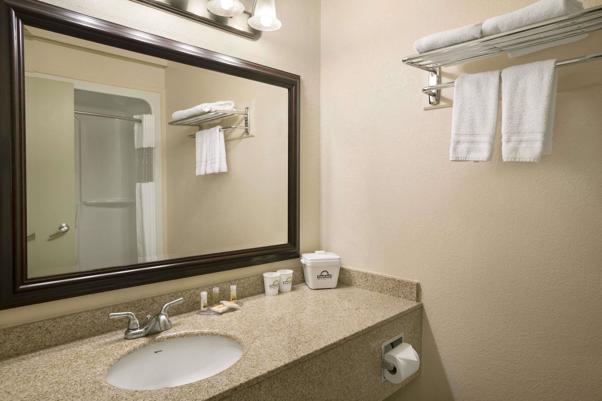 غرفة قياسية بسريرين كوين، Days Inn By Wyndham High Level 8/8