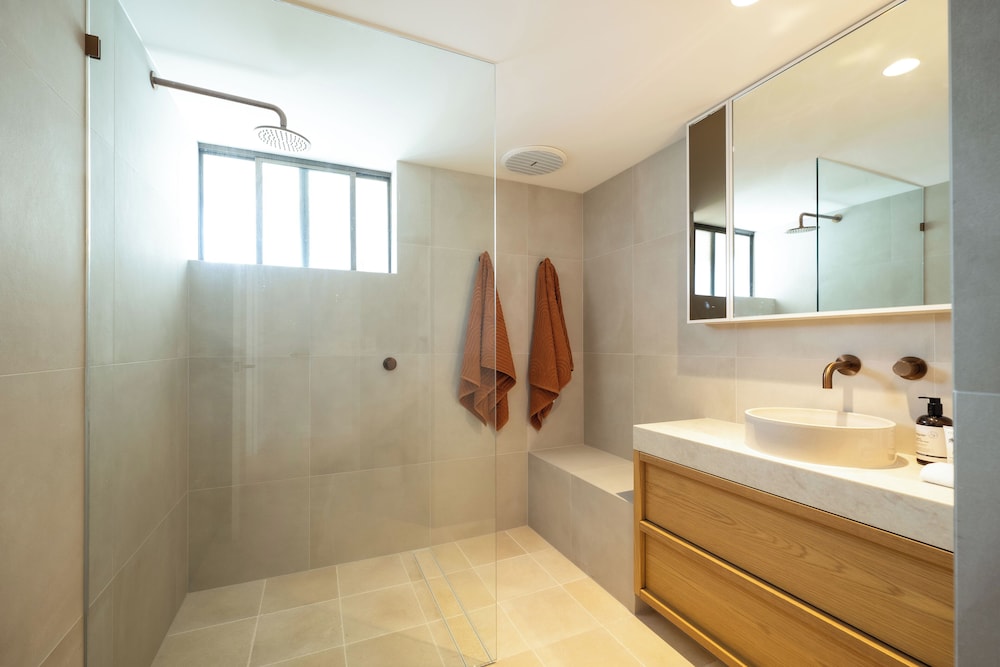 3 Bedrooms, Premium, 2 Queen and Twin Beds, Water Front 5/5