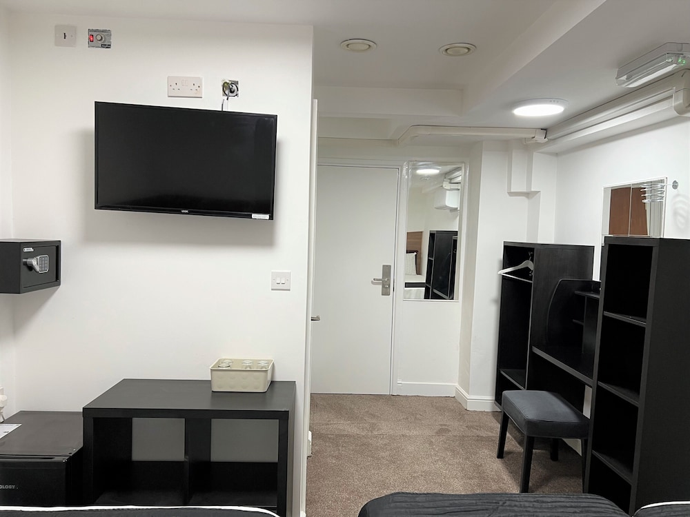 Plaza London Hotel 49/60