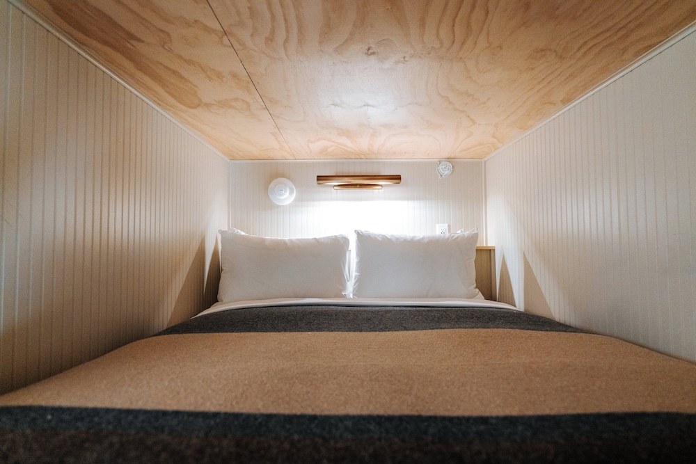 Lower, Bunk Bed, Queen Bed