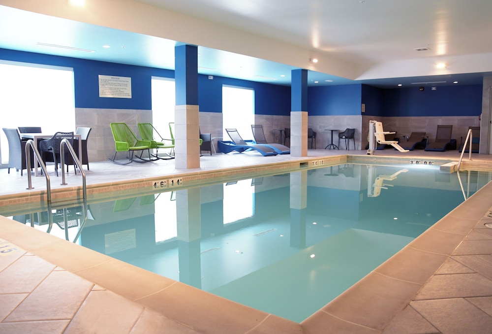 Hampton Inn Glendale Milwaukee, WI 16/42