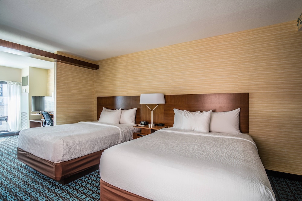 FAIRFIELD INN & SUITES CHICAGO DOWNTOWN/RIVER NORTH 11/47