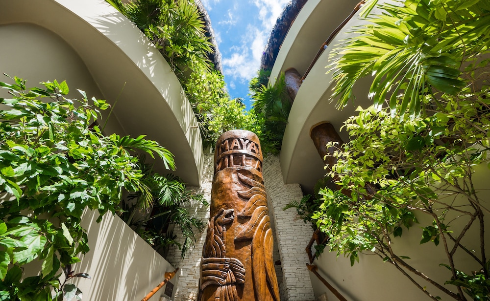 Maya Villa Condo Hotel Beach Club 46/49