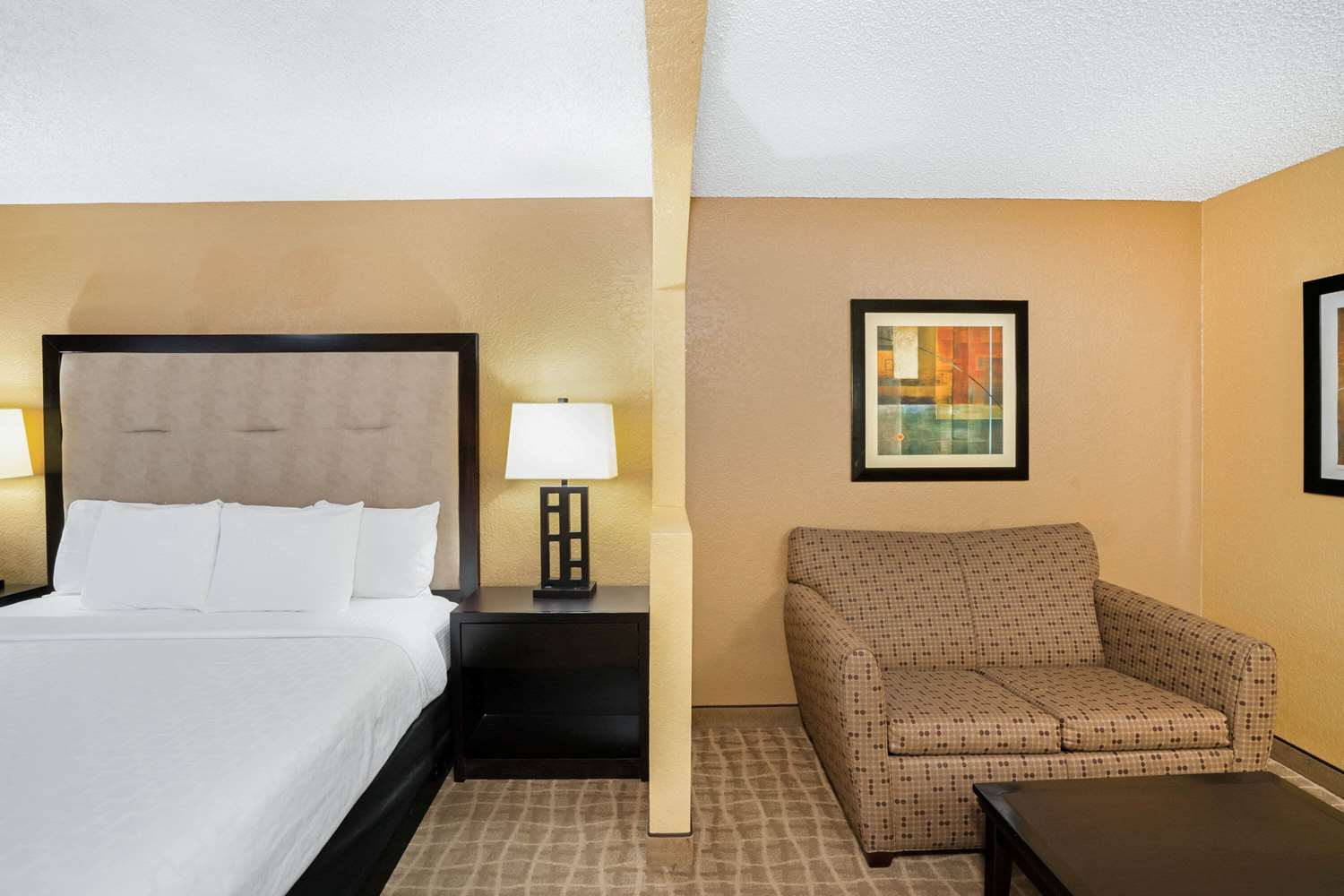 La Quinta Inn & Suites by Wyndham Hot Springs 21/57