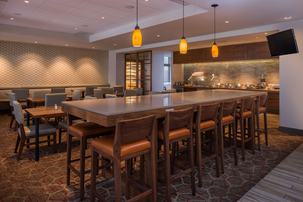 DoubleTree by Hilton Hotel LAX - El Segundo 57/84