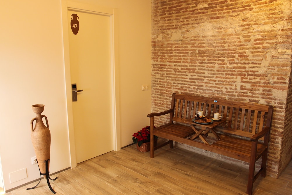 Amfores Boutique Guest House 47/65