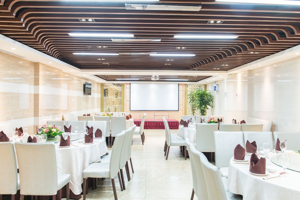 Fu Hua Hotel 51/59