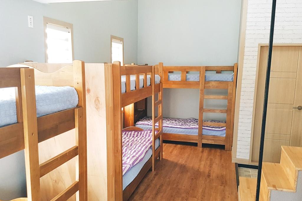 Two Wheels Pension & Guesthouse - Hostel 11/16