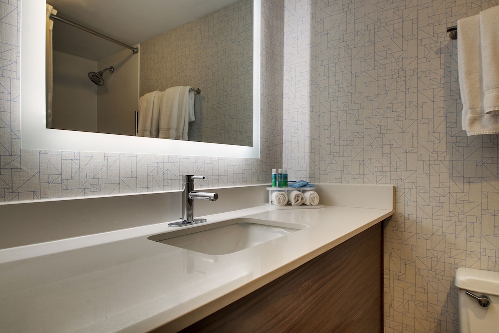 Holiday Inn Express Suites Wapakoneta 22/57