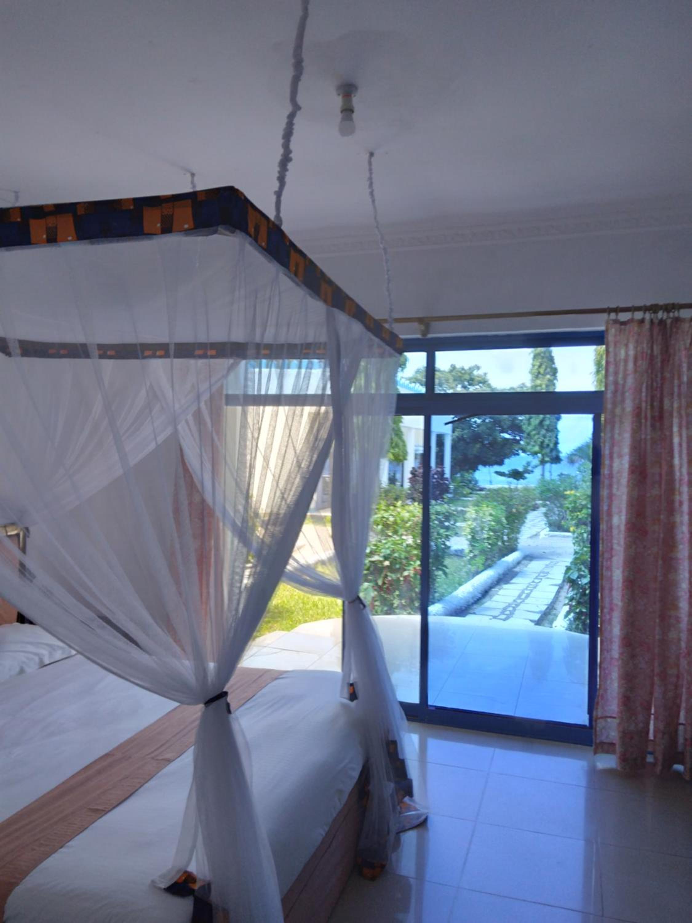 Coconut Tree Village Beach Resort 4/18