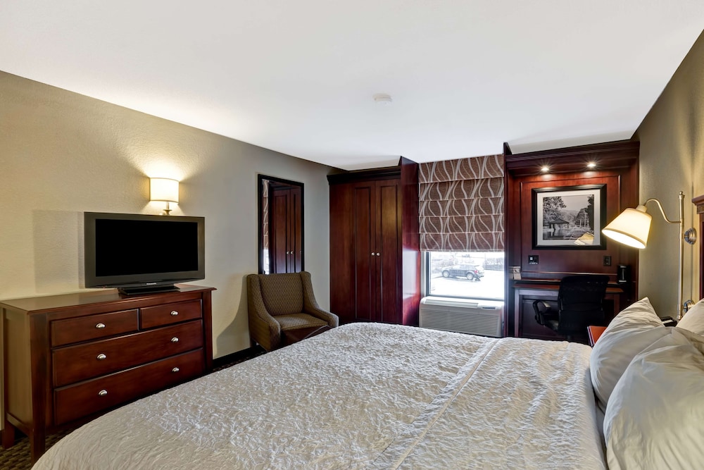 Hampton Inn Fairmont Wv 19/61