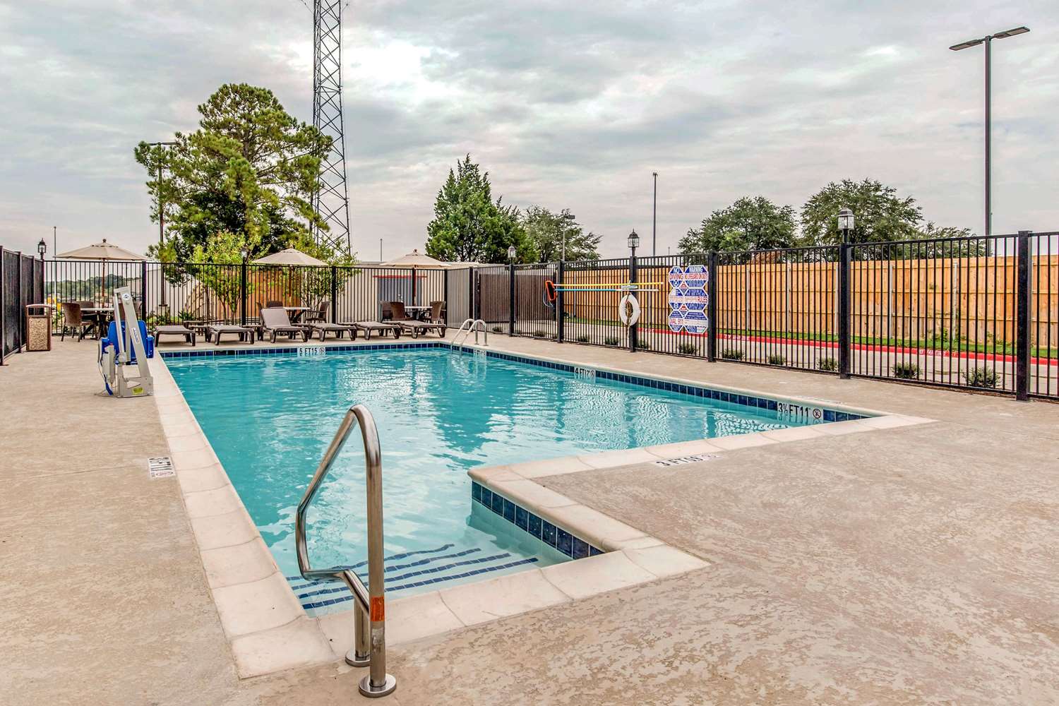 Sleep Inn & Suites Bryan - College Station 3/17