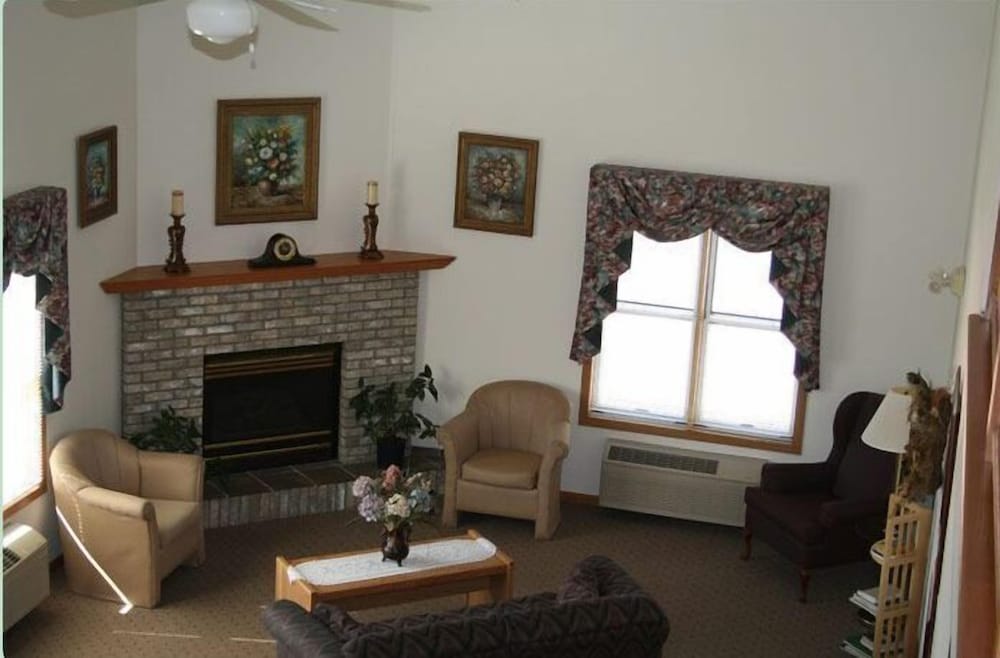 River Valley Inn & Suites 26/37