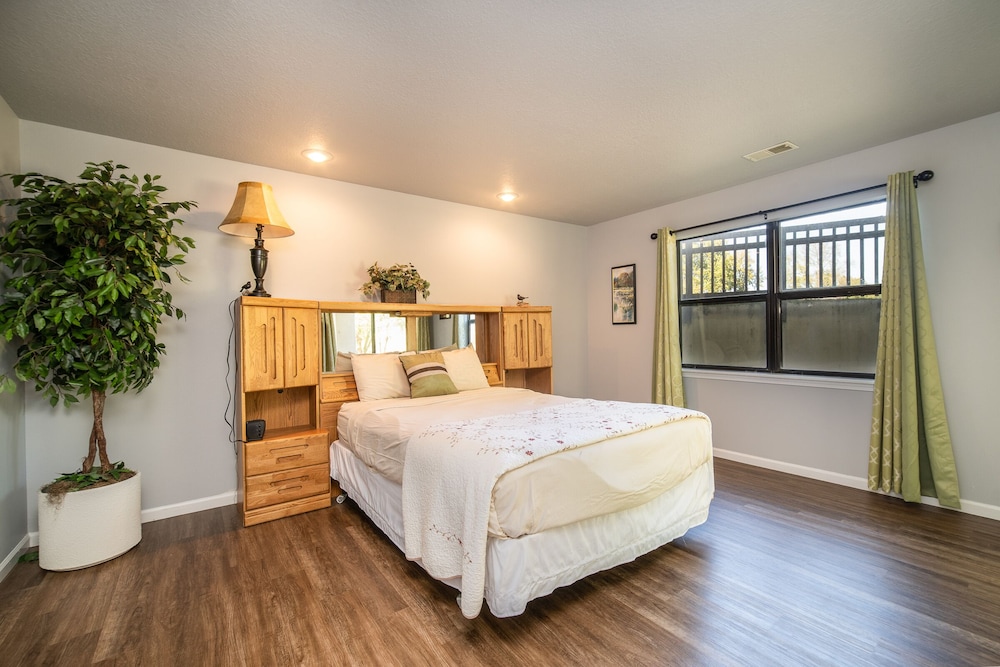 Pointe Royale Condominium Resort & Golf Course 14/81